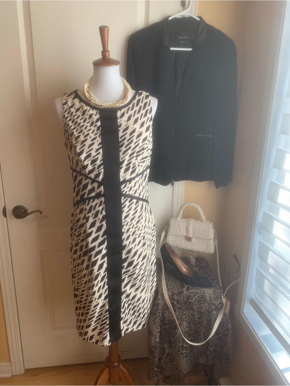 Sangria Black and Cream Sheath dress